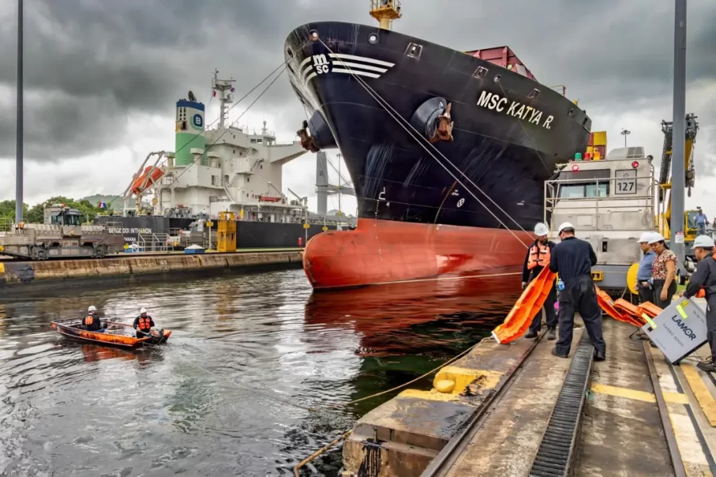 oceankida - ship supplier Panama Canal Completes Cleanup Following Oil Spill Involving MSC Container Ship